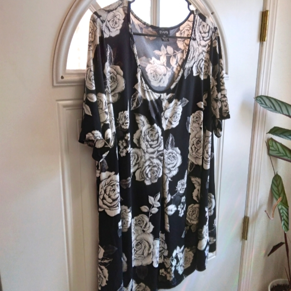 Black And White Bold Floral Dress Size 20
